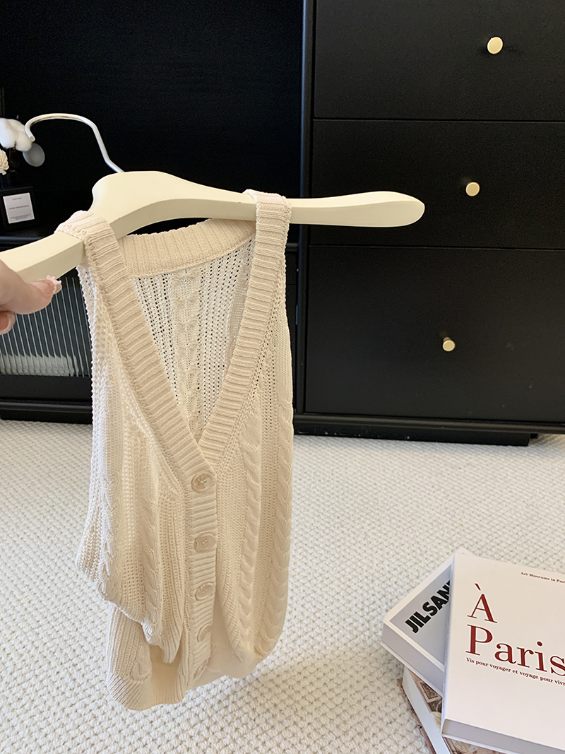 2026 Summer New Retro V-Neck Cable Knit Solid Color Camisole Tank Top for Women - Image 3