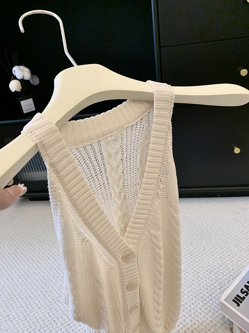 2026 Summer New Retro V-Neck Cable Knit Solid Color Camisole Tank Top for Women - Image 4