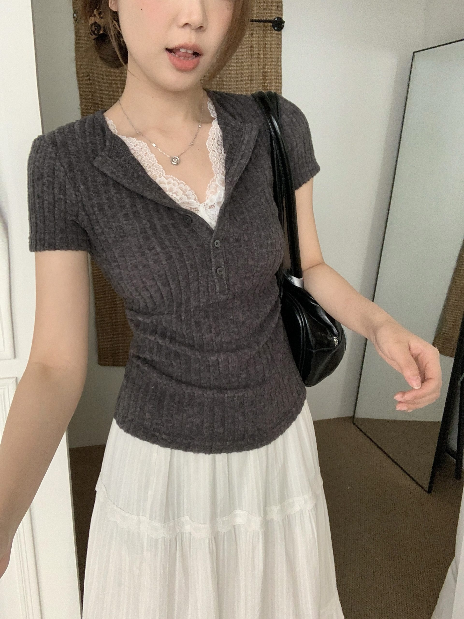 Plus Size Women's Lace Patchwork Fake Two-Piece Short Sleeve V-Neck Top Summer New Slim Fit T-Shirt - Image 2