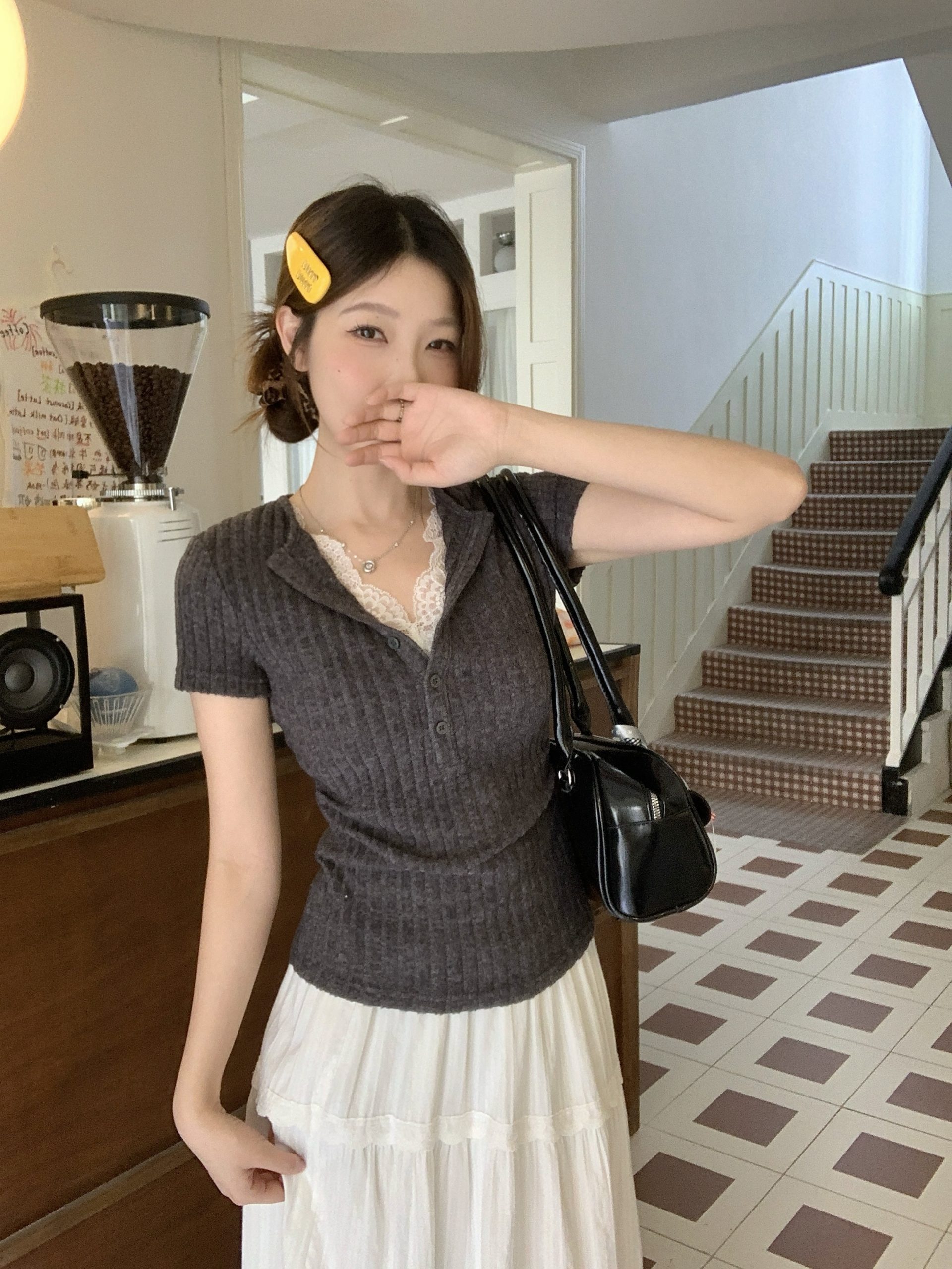 Plus Size Women's Lace Patchwork Fake Two-Piece Short Sleeve V-Neck Top Summer New Slim Fit T-Shirt - Image 3