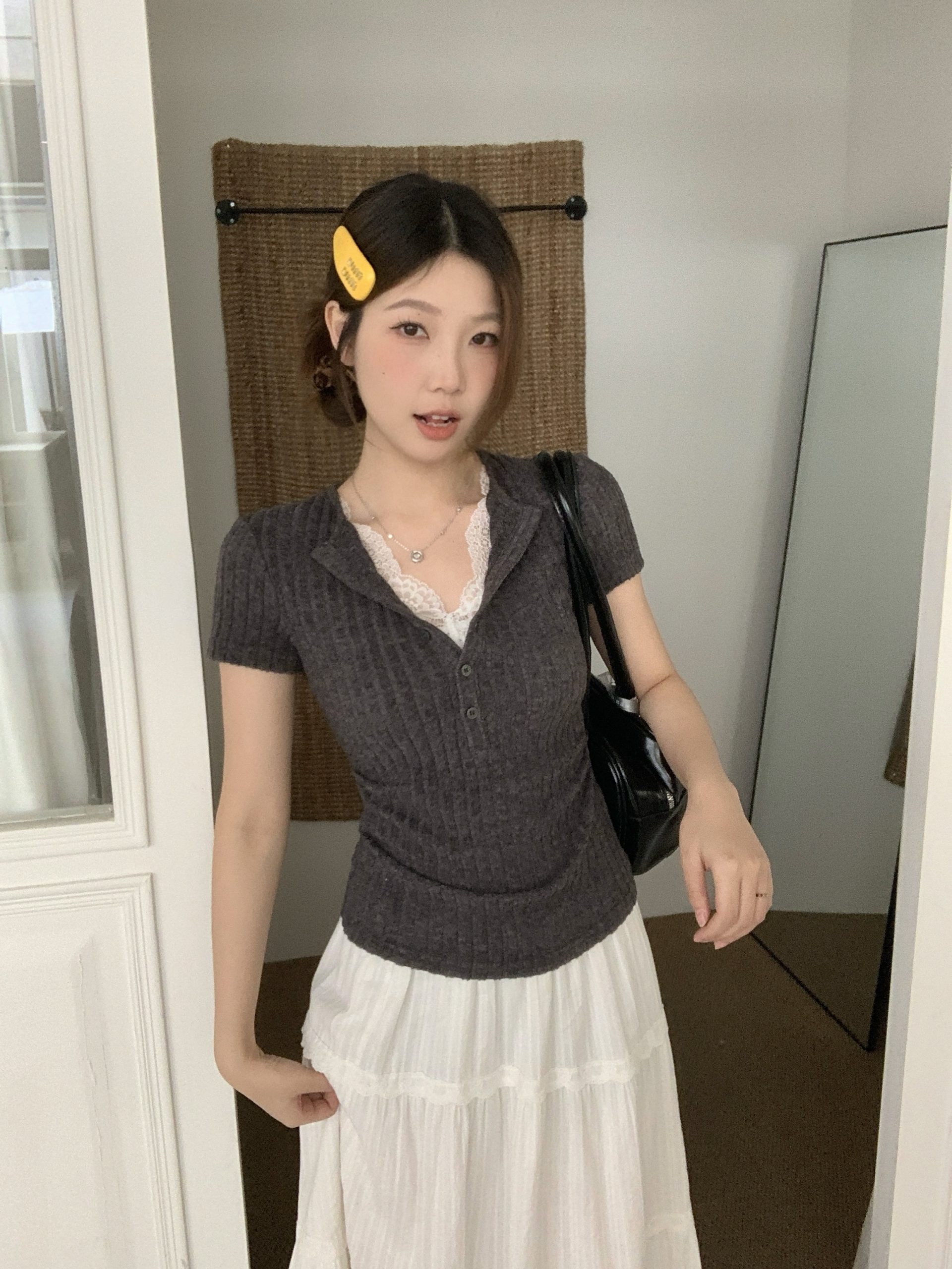 Plus Size Women's Lace Patchwork Fake Two-Piece Short Sleeve V-Neck Top Summer New Slim Fit T-Shirt - Image 4