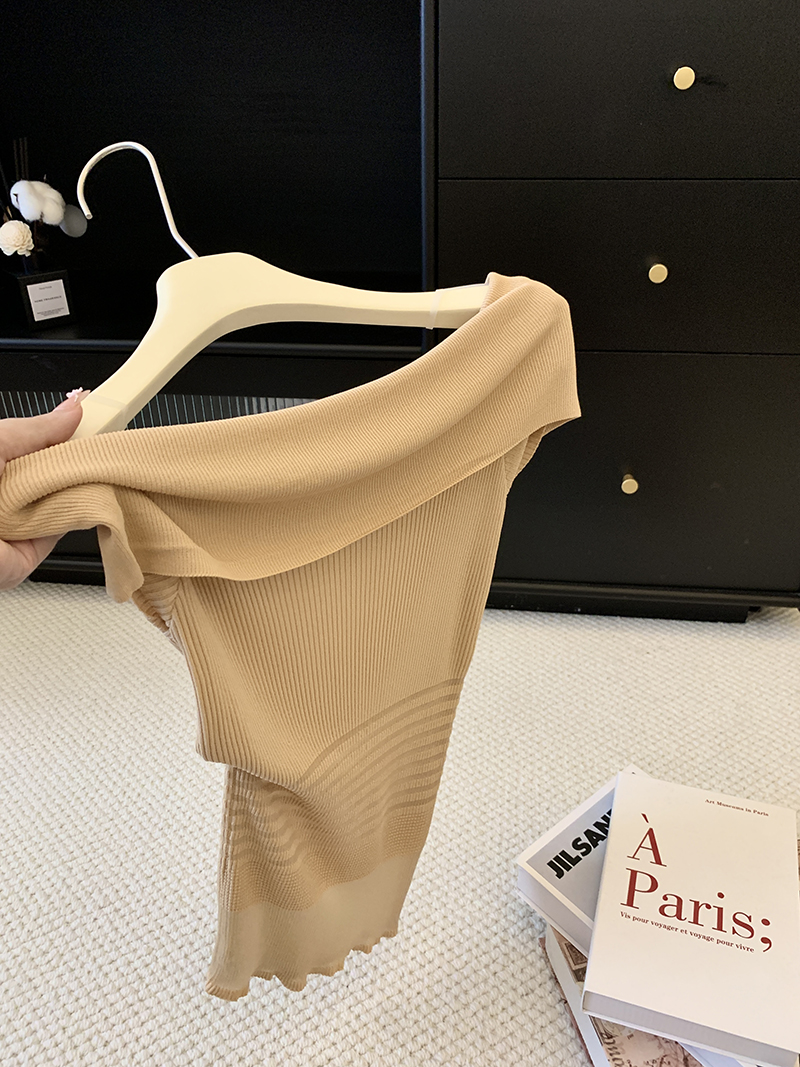 Retro One-Shoulder Striped Knit Top for Women Summer Fashion Slim Fit Gentle Style Off-Shoulder Top - Image 3